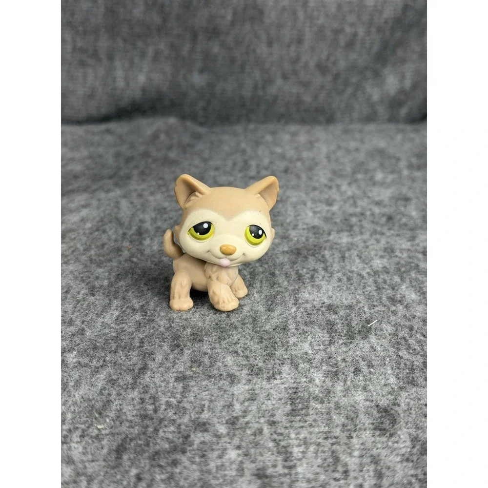 Hasbro Littlest Pet Shop Beige Husky Dog 358 Mini Figure 2006 Green Eyes LPS Toy